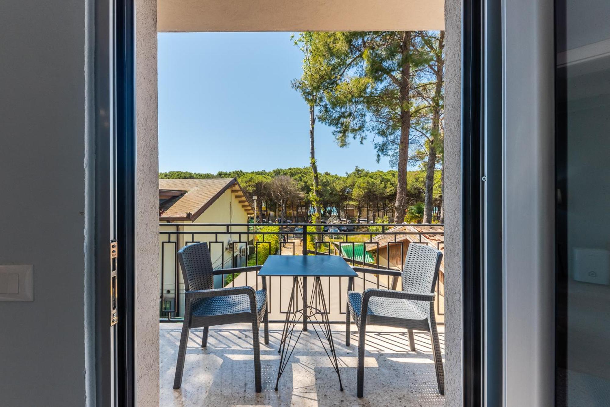 Beni'S Villa Apartments By Ps Golem  Exteriör bild